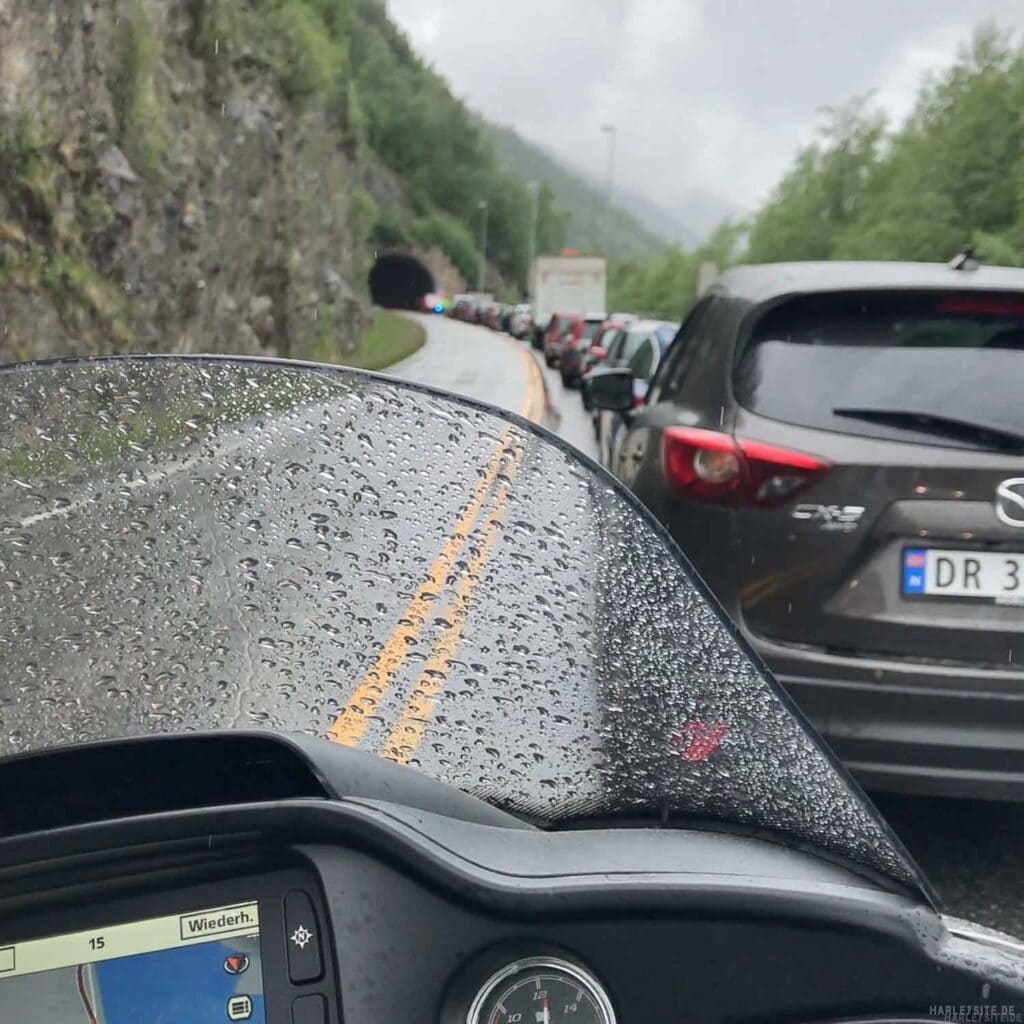 Stau vor dem Tunnel