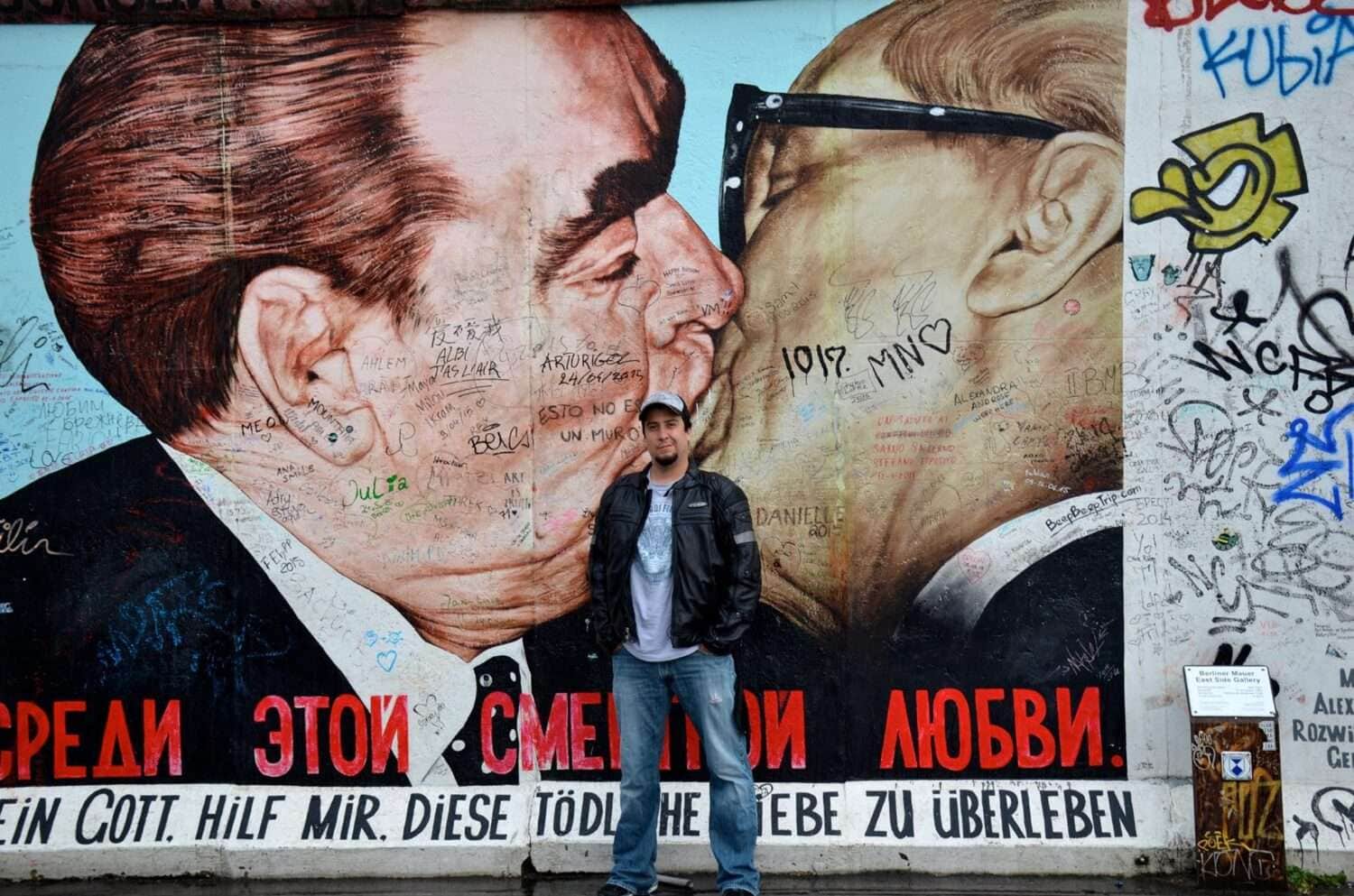 Ein Platz, der glücklich und traurig ist