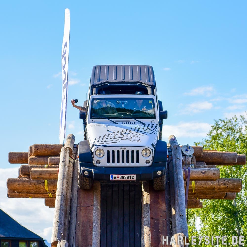 Jeep meets Harley und beide sind auf Innovativen wegen unterwegs! Jeep Offroad Parcour auf der European Bike Week am Faaker See