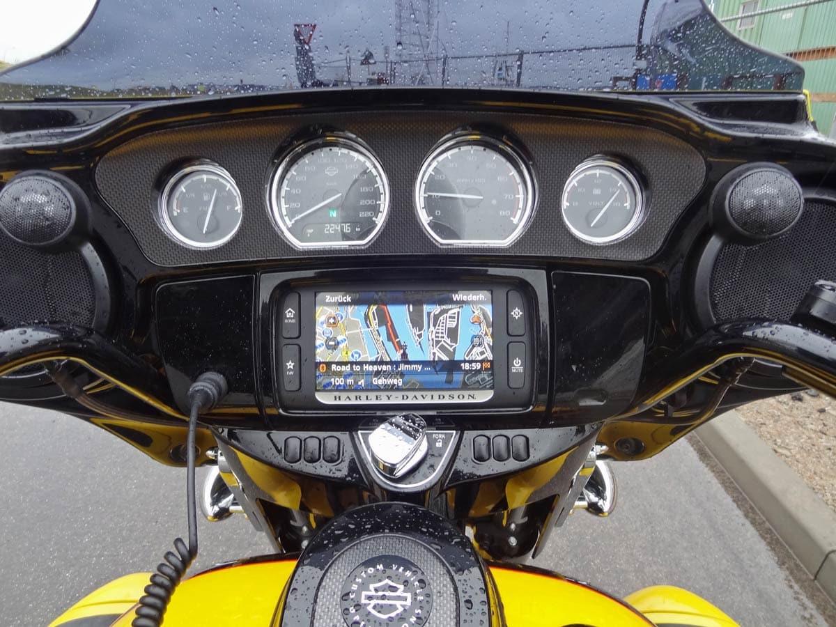 Review: Mit der Harley-Davidson Street Glide CVO von Kiel nach Faak Navigation der Harley-Davidson Street Glide CVO