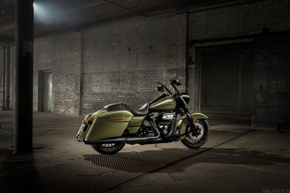 DIE NEUE HARLEY-DAVDISON®  ROAD KING SPECIAL FÜR 2017 in Olive Gold
