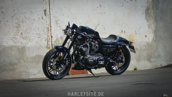 HARLEY-DAVIDSON DARK CUSTOM ROADSTER