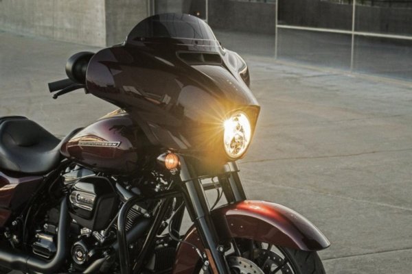 Daymaker Harley-Davidson Street Glide Special