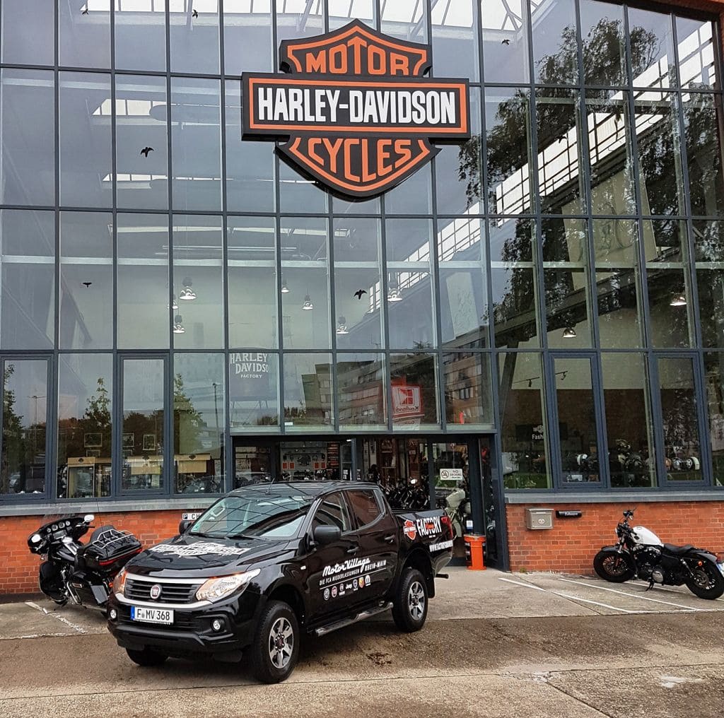 Jeep und Fiat halten Harley-Davidson Fahrer mobil Harley-Davidson Pickup Fiat Fullback