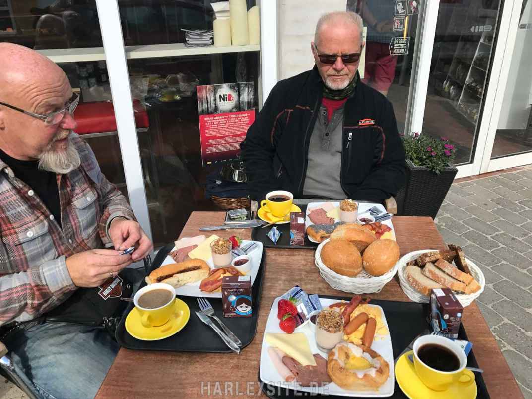 Unser dänisches Frühstück beim Bäcker in Løkken