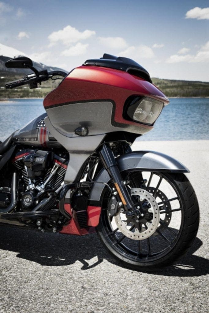 DREI NEUE HARLEY-DAVIDSON CVO MODELLE FÜR DAS JAHR 2019 Harley Davidson Road Glide CVO 2019 4