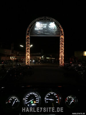 Bevor es in die Pension geht, noch ein Foto auf dem Veranstaltungsgelände.