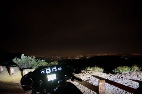 Der Ausblick auf Los Angeles hoch oben von den Bergen