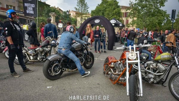 Zufahrt zur Bike Show in Grimaud