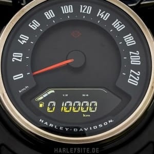 Das Foto zeigt das Tacho von der Harley-Davidson Heritage Classic 114
