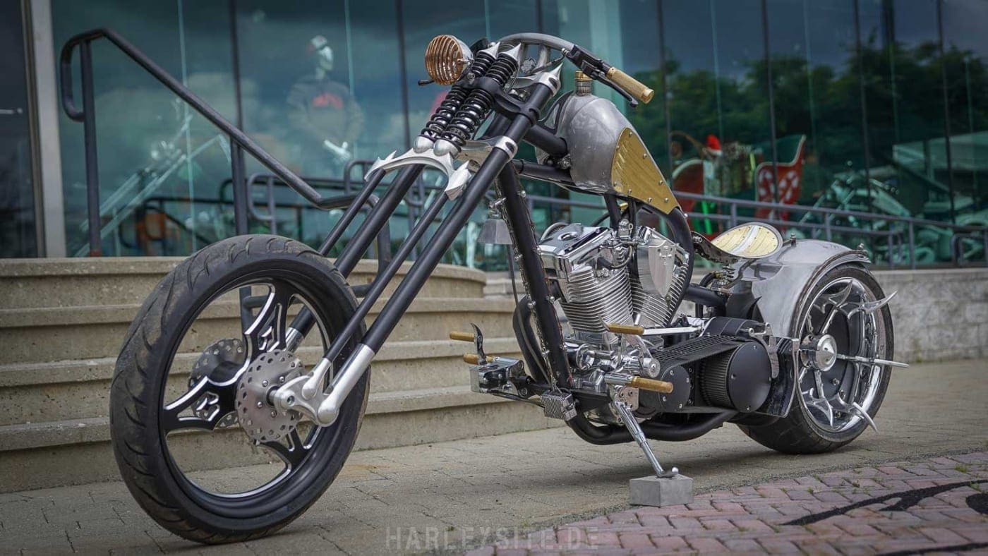 Orange County Choppers Spartan Bike Das Foto zeigt das Spartan Bike vor dem OCC Store zur ersten Episode der American Chopper Show