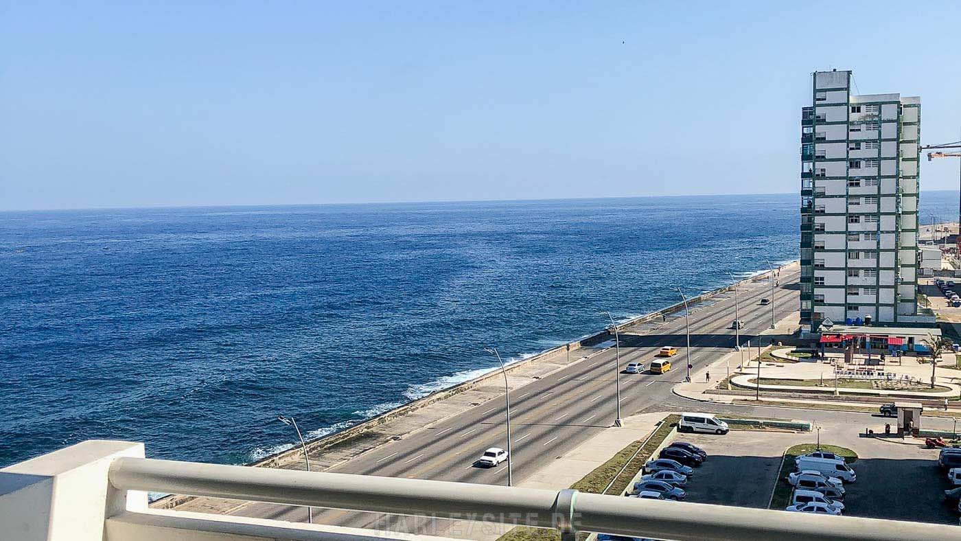 Wir wohnen in einem Hochhaus am Malecon in Havanna