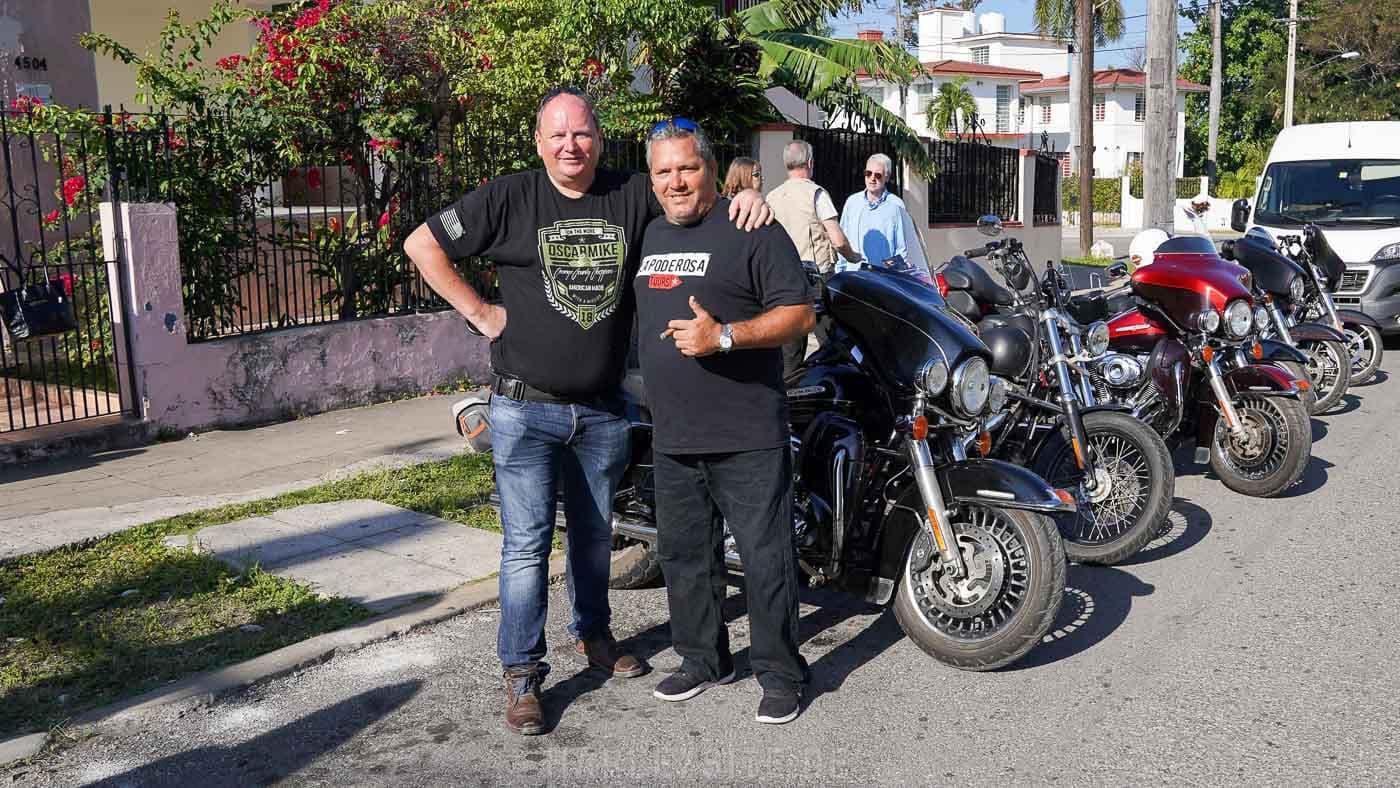 Harleysite zusammen mit Ernesto Guevara auf Kuba