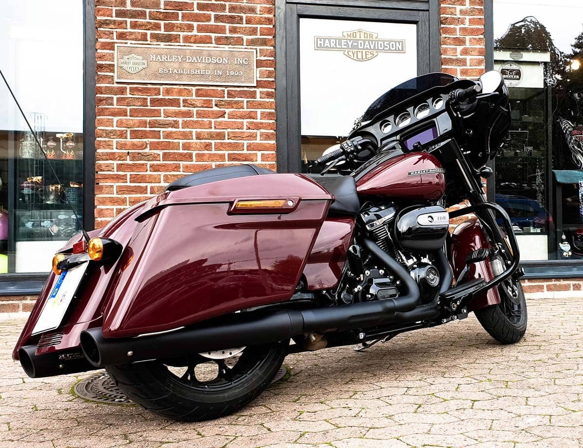 Harley-Davidson_Tourer_mit_KessTech_Auspuffanlage_2020