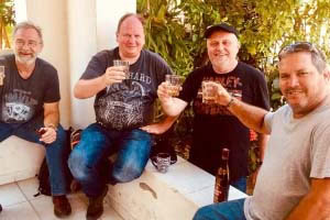 Wir trinken gemeinsam mit Ernesto einen ganz besonderen kubanischen Rum.