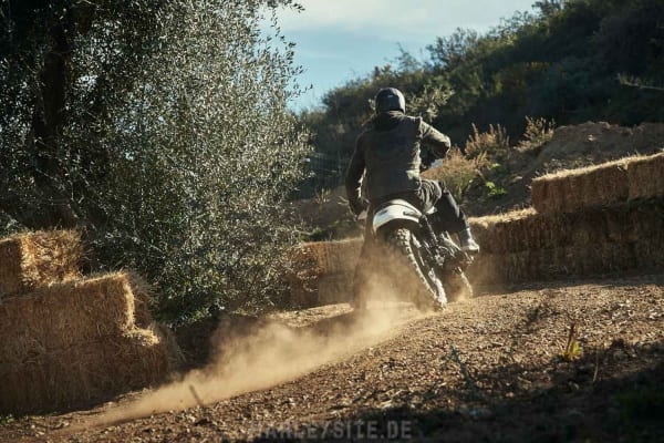 Street 750 Cross XG 750