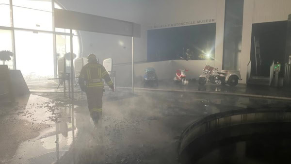 Im Gebäude vom Top Mountain Crosspoint nach dem Feuer