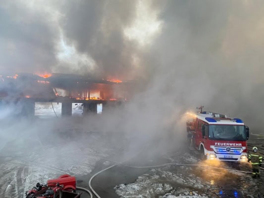 Das Top Mountain Crosspoint steht voll in Flammen