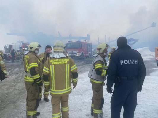 Die Feuerwehr und Polizei bei Top Mountain Crosspoint