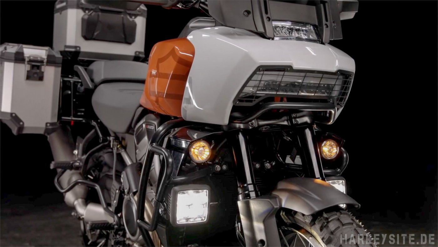 Additional Daymaker headlight for the Pan America