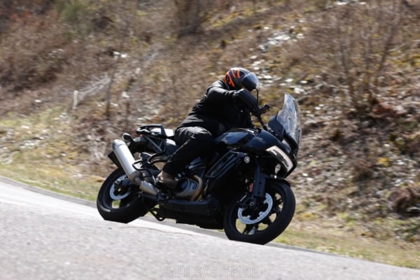 Harley-Davidson Pan America mit Screamin Eagle Auspuff (Zubehör)