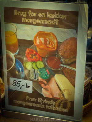 Frühstück beim Bäcker Ejvinds in Hvide Sande am Hafen