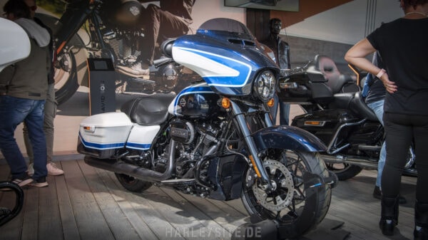Harley-Davidson Street Glide Special Arctic Blast