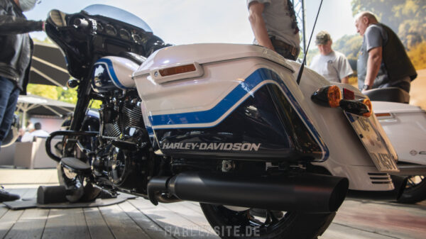 Harley-Davidson Street Glide Special Arctic Blast