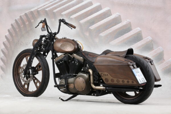 Custom Chrome Europe zeigt Flagge: "Showtime again!"