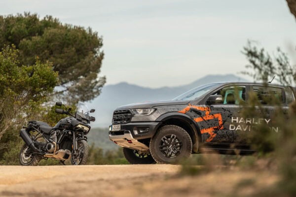 HARLEY-DAVIDSON® UND FORD SCHLIEßEN MOBILITÄTSPARTNERSCHAFT FÜR DAS JAHR 2022