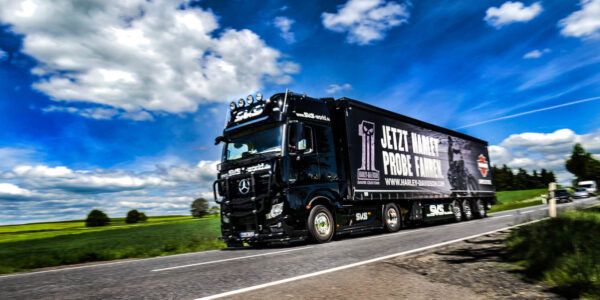Aktueller Harley-Davidson Roadshow-Truck von SKS