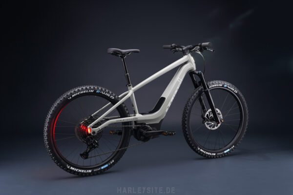 SERIAL 1, POWERED BY HARLEY-DAVIDSON, PRÄSENTIERT DAS SWITCH/MTN
