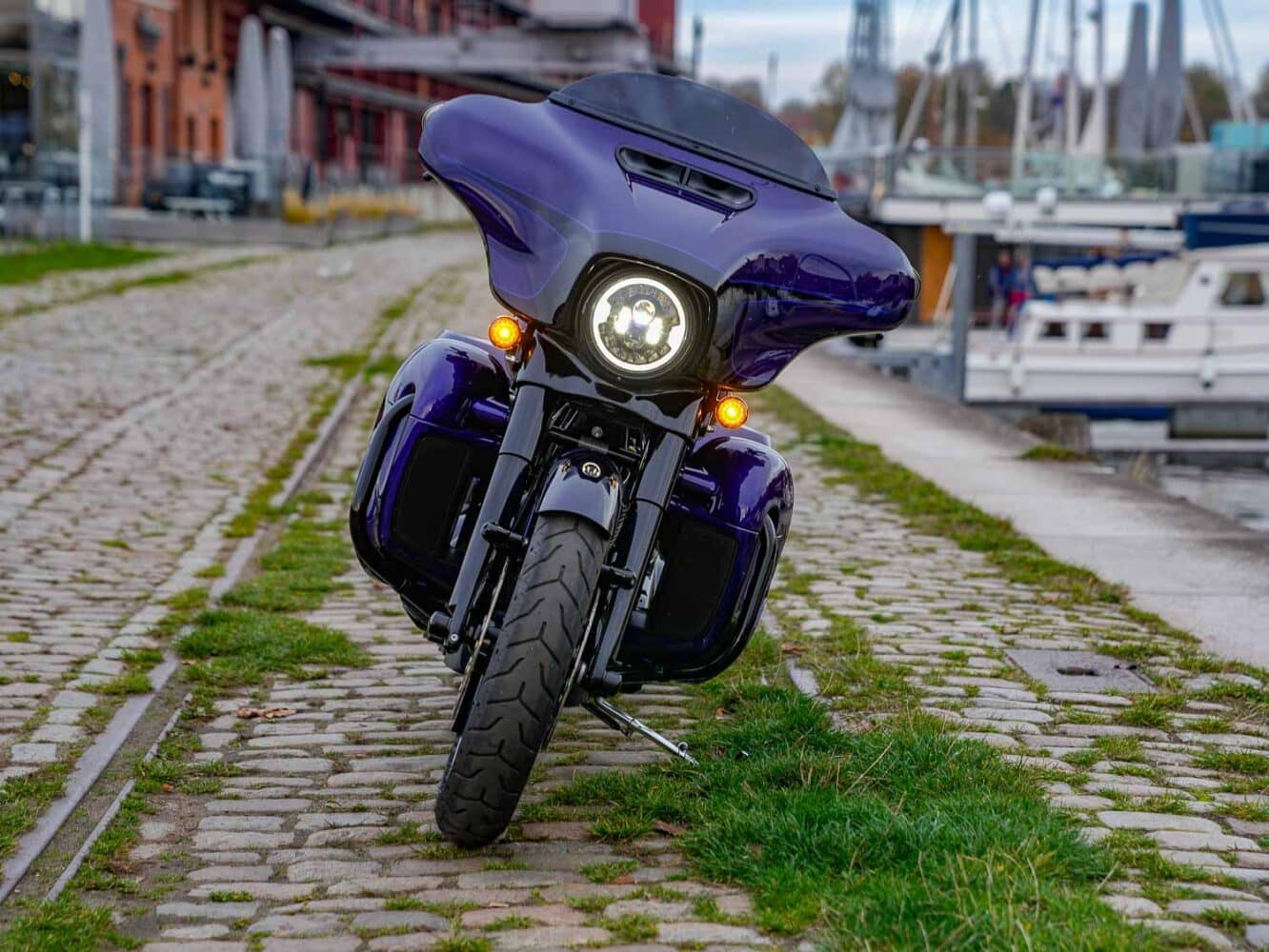 131ci Street Glide Harley-Davidson Lübeck rides like on rails with the Wilbers Nivomat!