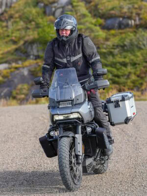 Die Pan America auf einer Schotterpiste in Norwegen