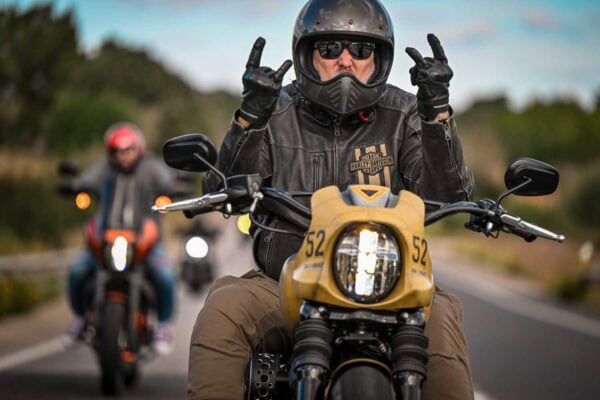 Niels Buntrock, Marketing Manager der Harley-Davidson GmbH, auf Custombike