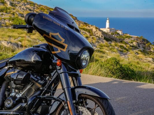Harley-Davidson Street Glide ST und Road Glide ST 117 mit Screaming Eagle Performance