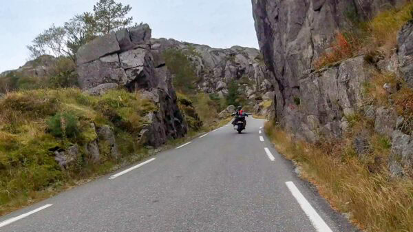Die Fv44 gehört zu den besonders schönen Strecken im Süden von Norwegen