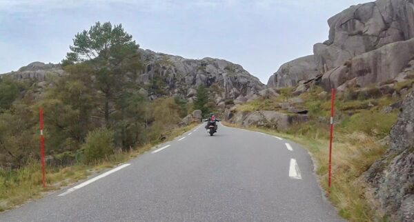Die Fv44 gehört zu den besonders schönen Strecken im Süden von Norwegen
