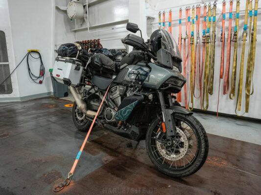 Die Pan America 1250 Special verzurrt, auf der Colorline Superspeed Fähre