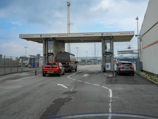 Zufahrt zur Colorline Superspeed Fähre in Hirtshals