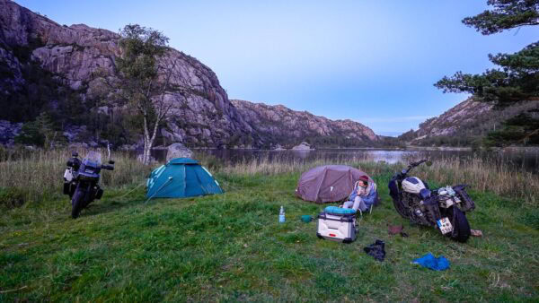 Ein traumhafter Spot, den wir direkt an der Fv44 gefunden haben, oder sagen wir mal besser, so, Ann-Kathrin hat den gesehen, ich bin erstmal direkt dran vorbei gefahren .-)