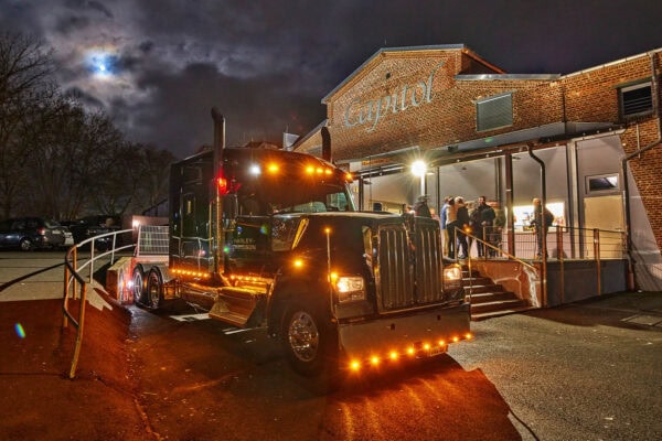 Die Kenworth-Zugmaschine von SKS Bikeshuttle hat Hollywood-Erfahrung