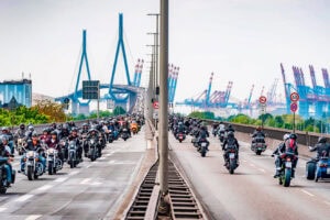 The picture shows the Harley-Davidson parade on the Köhlbrand Bridge to the Hamburg Harley Days 2023.