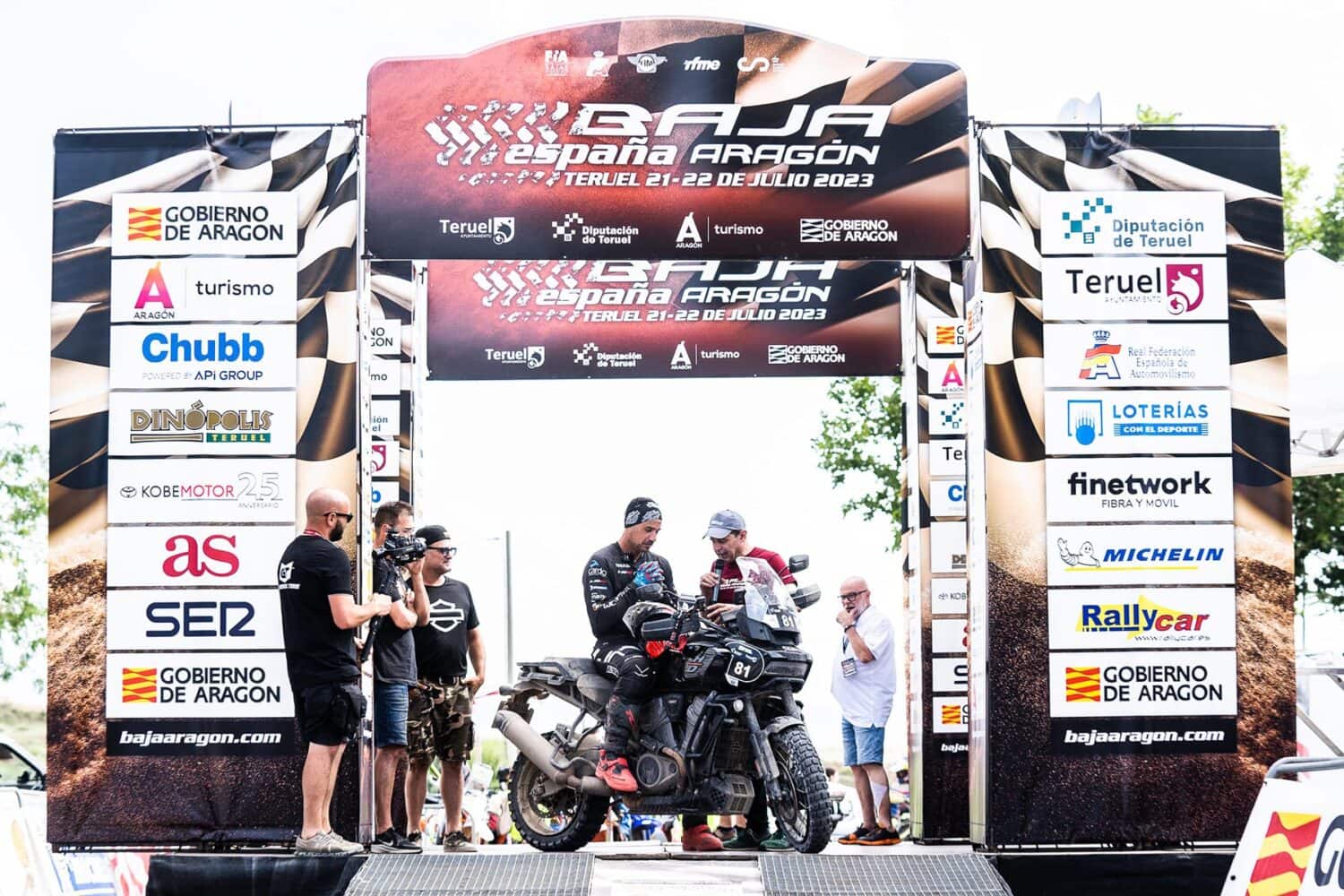 Dakar-Profi Joan Pedrero hat mit einer serienmäßigen Harley-Davidson Pan America 1250 bei der 39. Baja España Aragón in der Trail-Wertung gesiegt. 