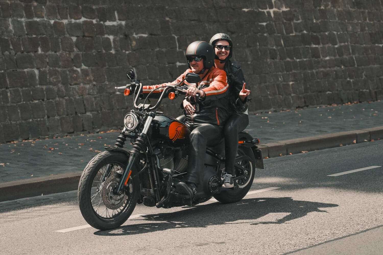 Rough Ride: Harley-Davidson's sinkender Aktienkurs und die Suche nach Stabilität H-D Street Bob Harley Days Dresden Parade