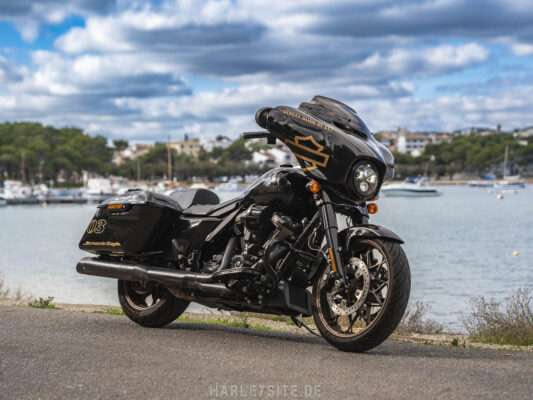 Street Glide ST 117 auf Mallorca - Bagger Race Version mit Öhlins