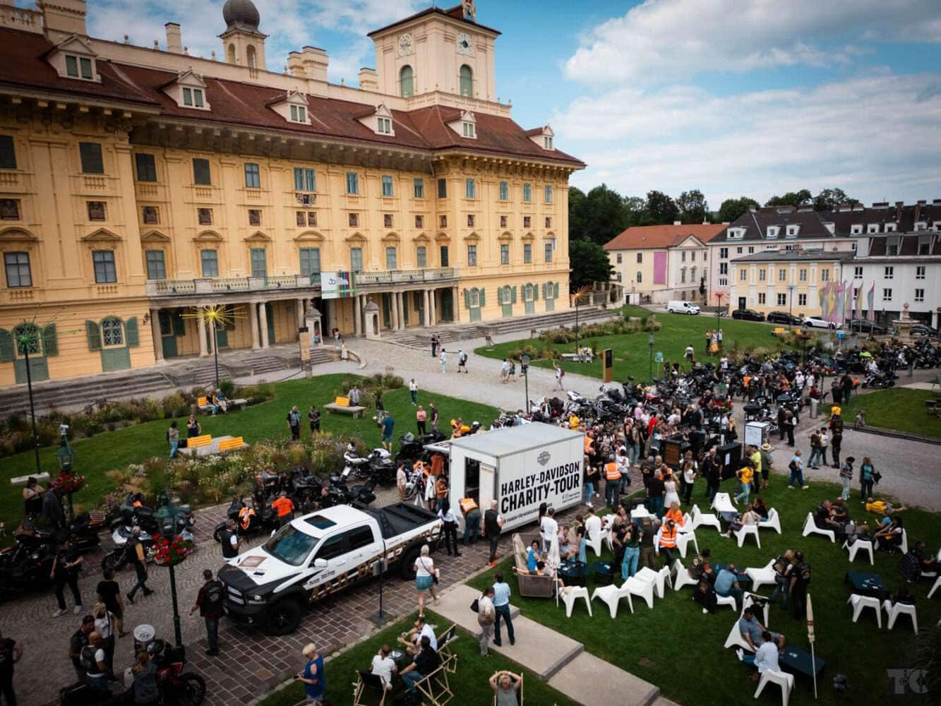 300 Harleys beim Kickoff der 27. HARLEY-DAVIDSON® CHARITY-TOUR in Wien