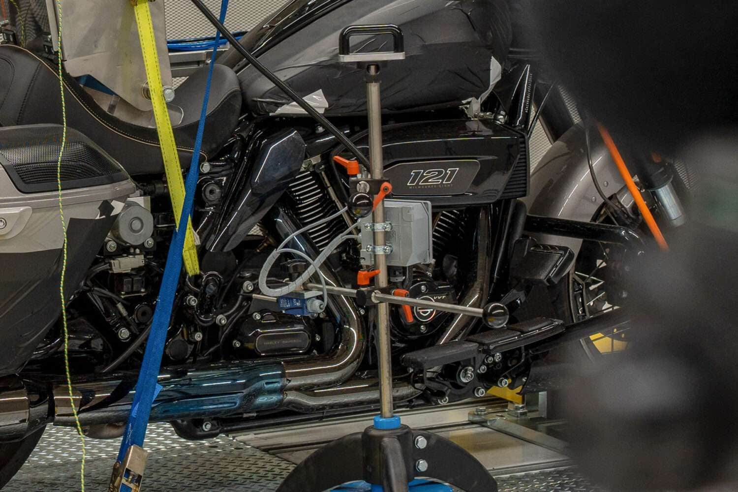 The Sabina test robot from Dr. Jekill &amp; Mr. Hyde simulates driving conditions for exhaust systems.