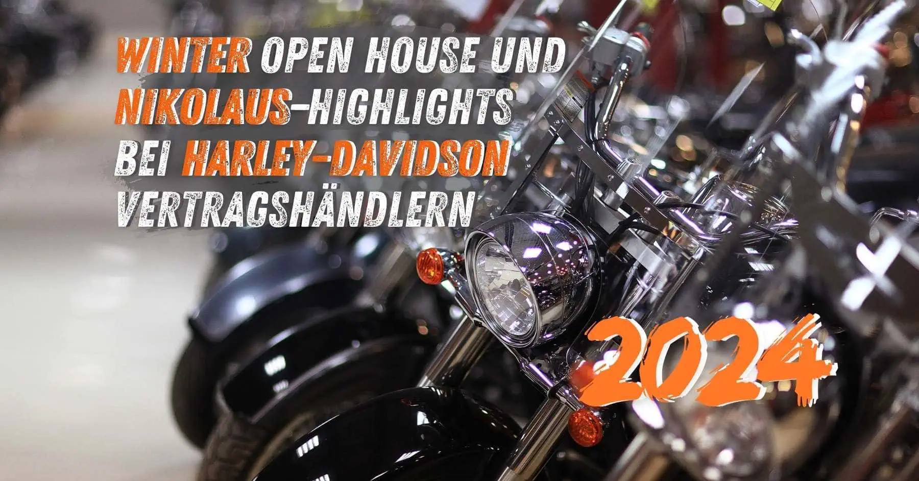 Harley-Davidson Motorräder vor einem Händlerstand während eines Open-House-Events, Menschen im Gespräch, festliche Atmosphäre.