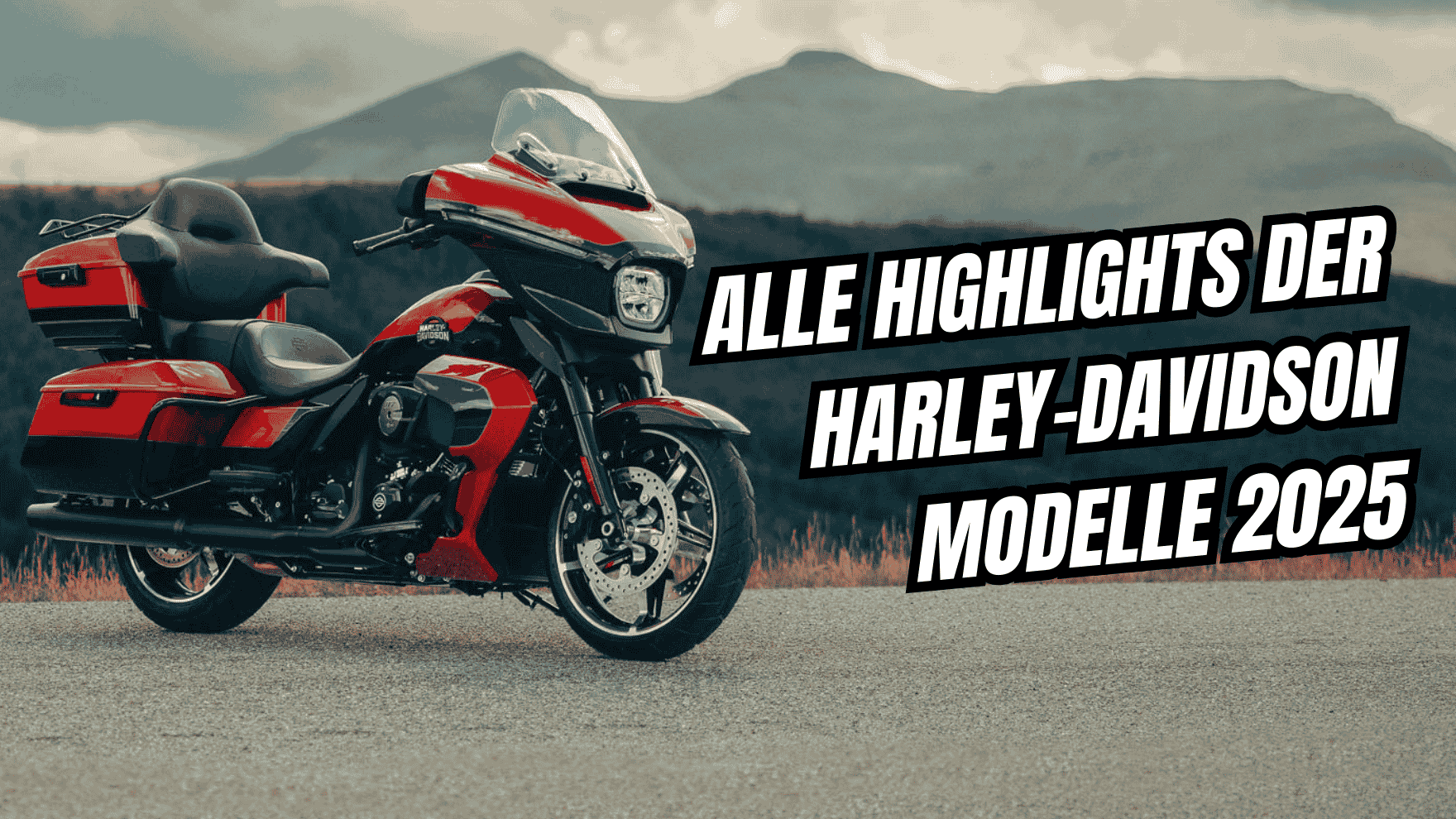 une moto garée sur le bord d'une route